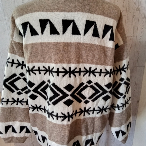 Patterned Cardigan Button Up Sweater Women's Size L - Picture 4 of 10